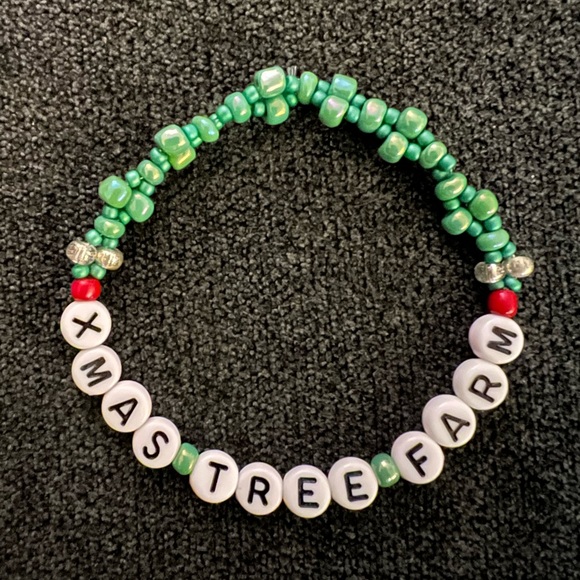 Taylor Swift Christmas Tree Farm friendship bracelet - Picture 1 of 2